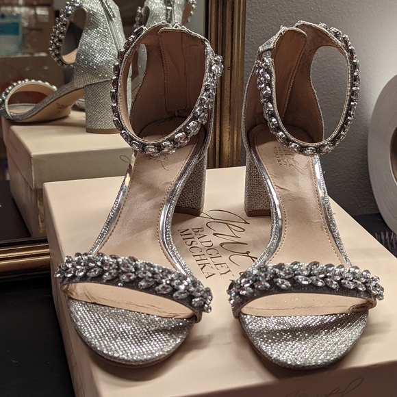 Badgley Mischka Shoes - Badgley Mischka 8.5 Block Heel • Silver